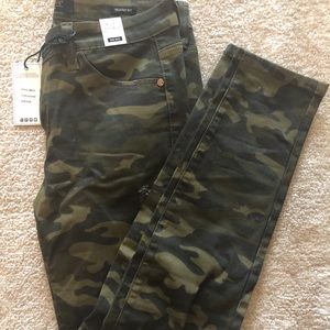 Judy Blue Camo jeans 9/29 distressed